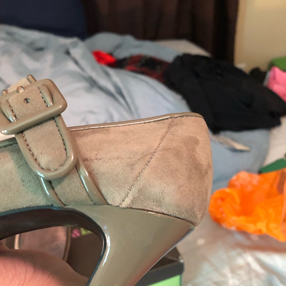Shoes - Picture 4 of 5